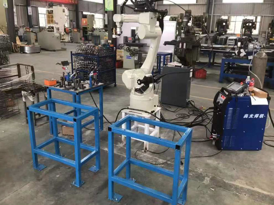 论四轴冲压机器人机械手的功能特点